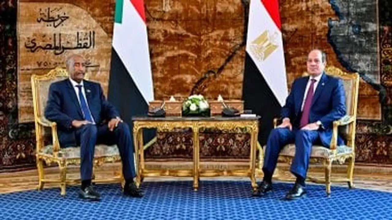 المساس بمؤسسات الدولة السودانية يعيد توتر العلاقات مع القاهرة ويفرض خطوطًا حمراء جديدة